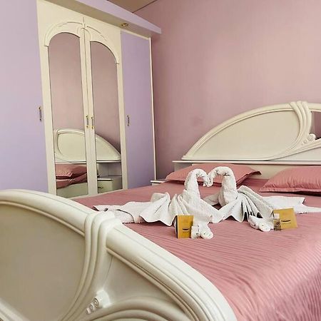Lavender Luxury Apartment オラデア エクステリア 写真