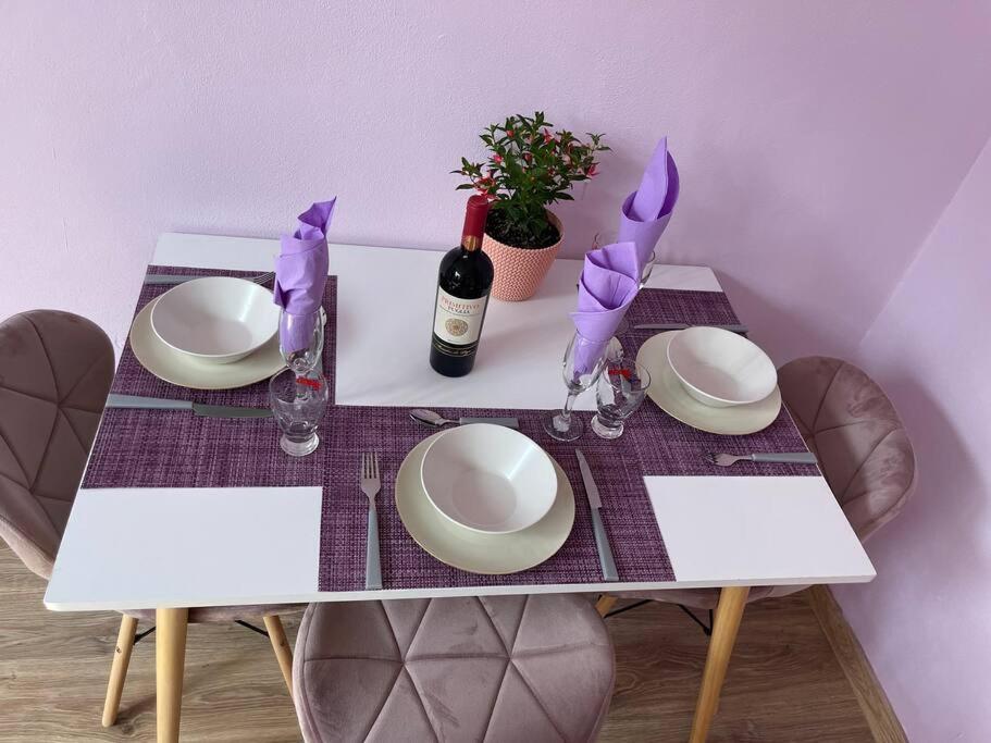 Lavender Luxury Apartment オラデア エクステリア 写真