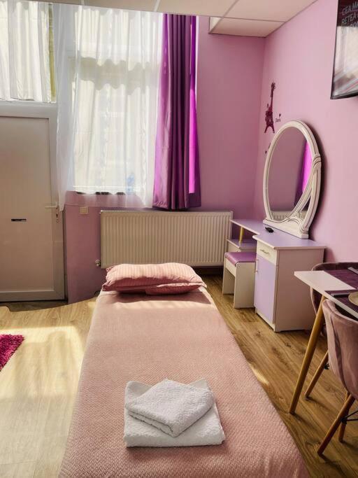 Lavender Luxury Apartment オラデア エクステリア 写真