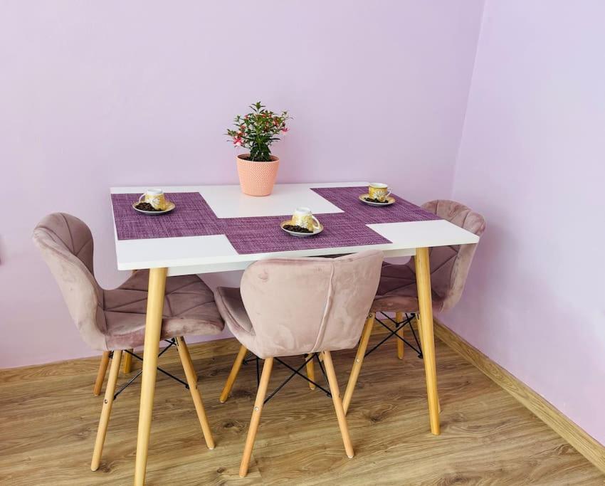 Lavender Luxury Apartment オラデア エクステリア 写真